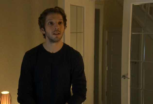 Момент из 2 сезона комедийного сериала Голяк