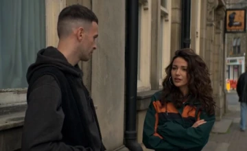 Кадр из 3 серии 1 сезона сериала Голяк