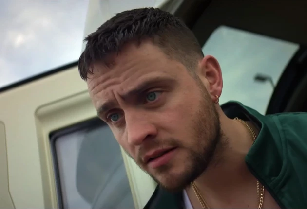 Момент из 7 сезона комедийного сериала Голяк