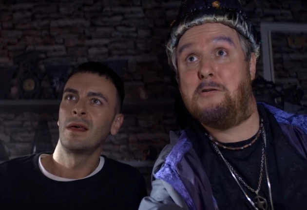 Момент из 1 сезона комедийного сериала Голяк