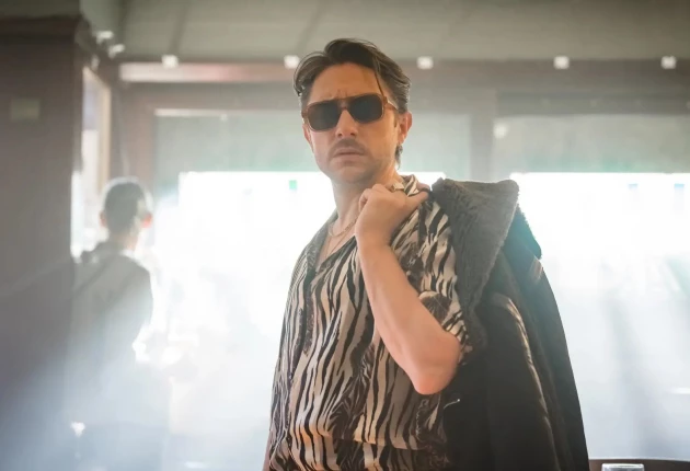 Момент из 6 сезона комедийного сериала Голяк