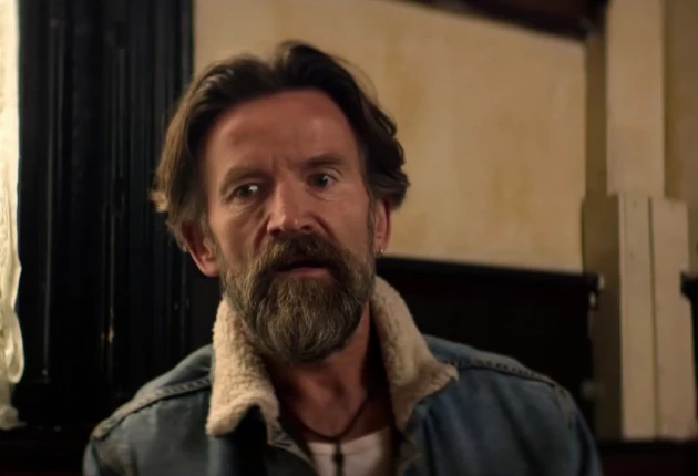 Момент из 7 сезона комедийного сериала Голяк