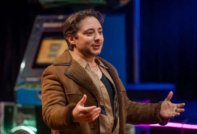 Момент из 6 сезона комедийного сериала Голяк