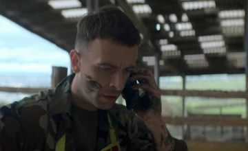 Кадр из 1 серии 1 сезона сериала Голяк