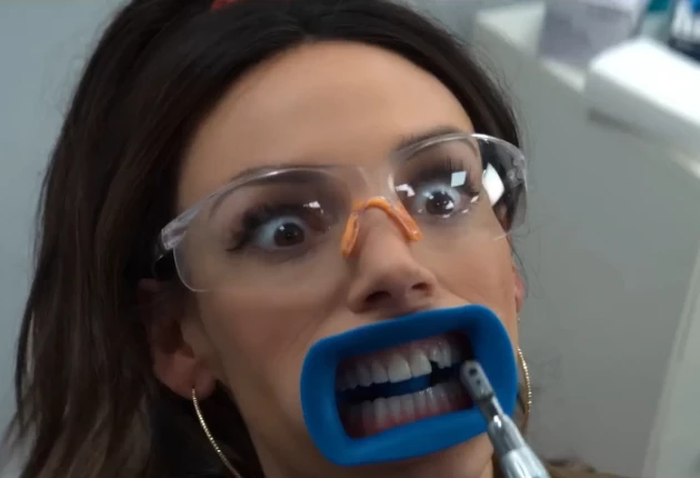 Момент из 7 сезона комедийного сериала Голяк