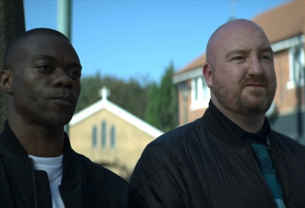 Момент из 1 сезона комедийного сериала Голяк