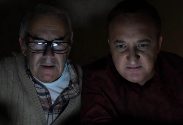 Момент из 1 сезона комедийного сериала Голяк