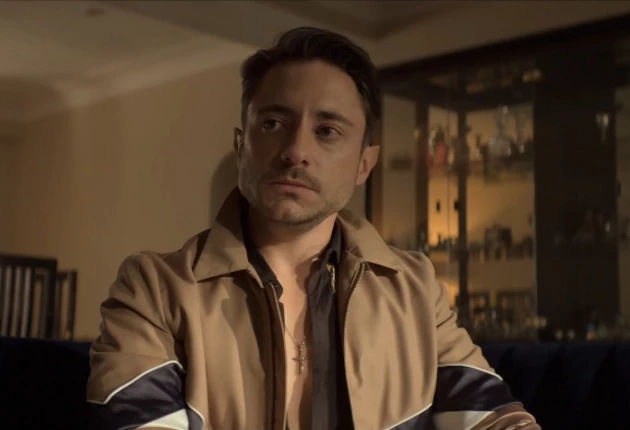 Момент из 1 сезона комедийного сериала Голяк