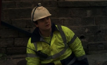 Кадр из 2 серии 1 сезона сериала Голяк